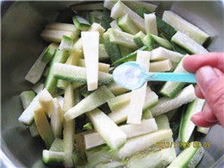 Homemade Delicious Small Pickles ---- Soy Sauce Pickled Radish Sticks
