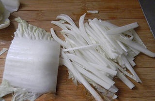 Crisp and Sour-Spicy Cabbage