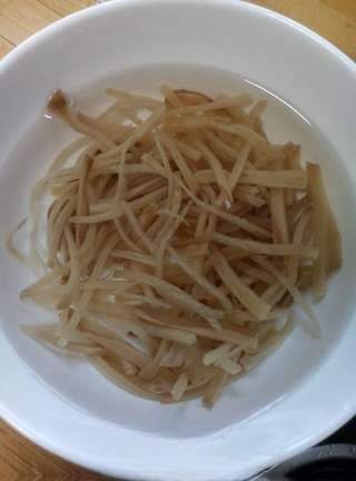 Scallions Mixed with Pickles