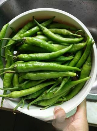 Pickled chili peppers