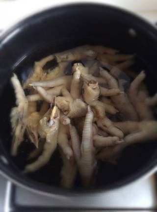 Lemon Soaked Chicken Feet