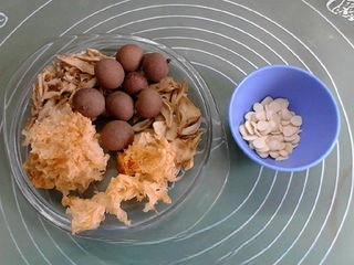 Solomon's Seal, Almond, Lily Bulb, Longan, and White Fungus Soup