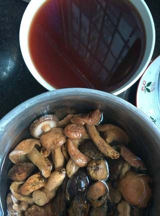 Exclusive Double Mushroom Black Chicken Soup