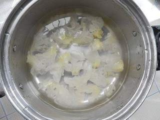 Purple Sweet Potato Tangyuan with White Fungus Soup