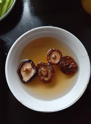 Shiitake Mushroom and Lean Pork Soup with Tofu Skin