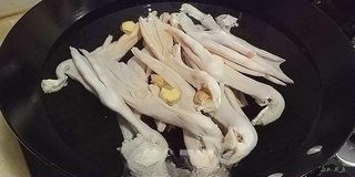 Sour Radish Duck Feet Soup