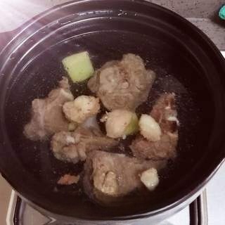 Lamb Spine and Kelp Soup