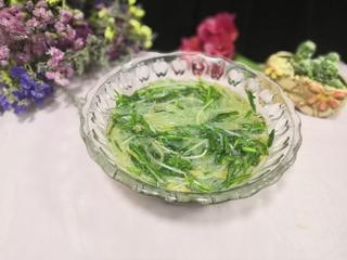 Chive and Silver Tooth Soup