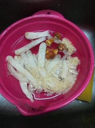 Chicken and Bamboo Fungus Soup