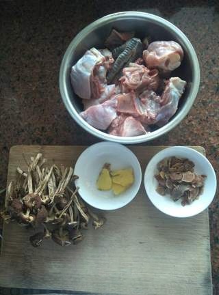 Red ginseng stewed chicken soup