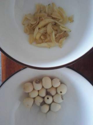 Exclusive Snow Fungus, Lotus Seed, and Lily Soup