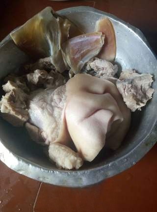 Pork Knuckle and Cuttlefish Radish Soup