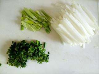 Shredded Radish, Dried Shrimp, Cilantro, and Vermicelli Soup