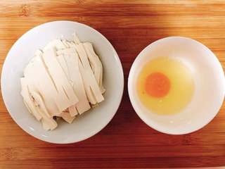Egg and tofu soup