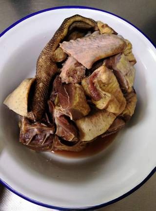 Stewed Old Duck with Pickled Radish