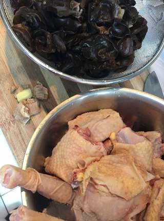 Exclusive Black Fungus Chicken Soup
