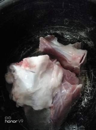 Exclusive Pork Leg Bone and Kelp Soup