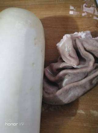 Exclusive Pork Tripe and Radish Soup