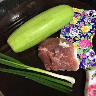 Zucchini and Shredded Pork Soup