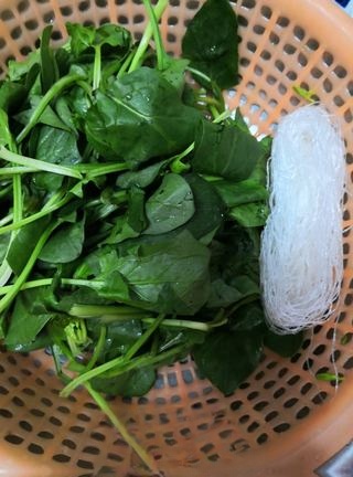 Exclusive Vermicelli Spinach Soup