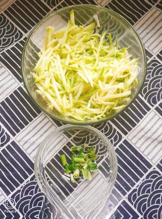 Simple and stomach-warming zucchini