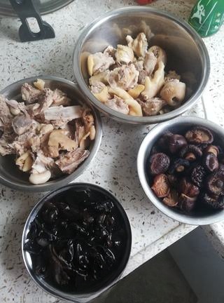 Chicken and Black Fungus Soup
