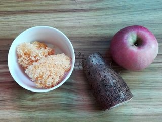 Apple, Yam, and White Fungus Sweet Soup
