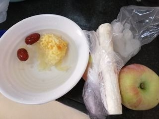 Apple Series Three: Sweet Soup with Apple, Chinese Yam, and White Fungus