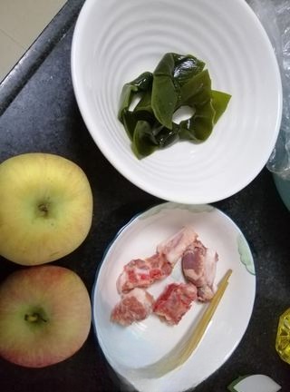 Apple Series 9: Apple Pork Rib and Kelp Soup