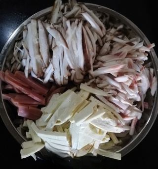 Low-fat, stomach-warming hot and sour soup for autumn and winter, delicious without making you fat