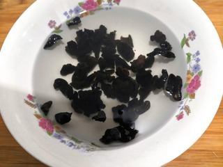 Sparganium and Black Fungus Chicken Soup