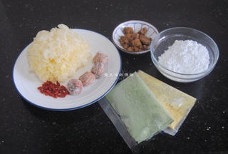 Glutinous Rice Balls with Snow Fungus Soup