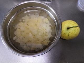 Exclusive White Fungus and Pear Soup