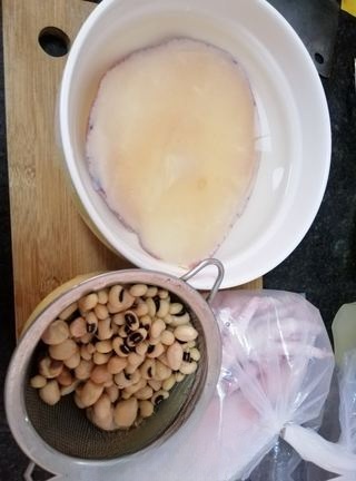Peanut, black-eyed pea, chicken feet, and conch slice soup