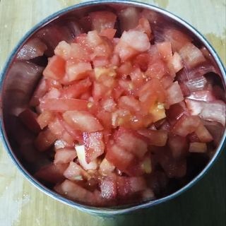 Delicious tomato and egg drop dumpling soup