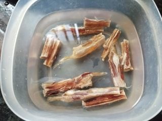 Morinda Root, Eucommia Bark, and Deer Tendon Soup