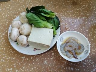 Shrimp, Mushroom, and Tofu Soup