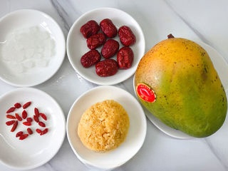 Mango and White Fungus Sweet Soup