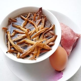 Daylily and Pork Slice Soup