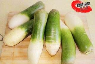 Homemade Pickled Dish: Sauced Radish Slices