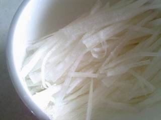 The Combination of Red and White - Spicy Shredded Radish
