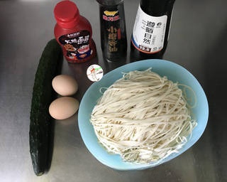 Cucumber and Turkey Sauce Noodles