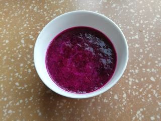 Egg and okra mixed with dragon fruit noodles, exclusive