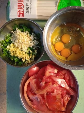 Scallion and Tomato Egg Soup Noodles