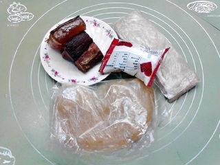 First Release of Chestnut Paste and Cranberry Bacon Mooncakes
