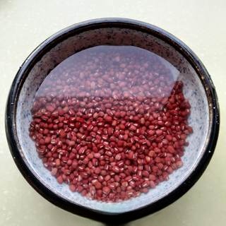 Sticky Cornmeal Bean Bun