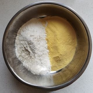 Milk-flavored Cornmeal Steamed Bun