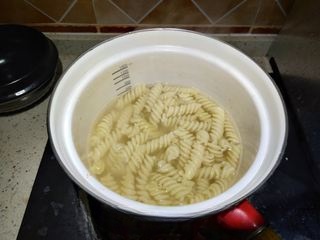 Make simple and delicious pasta at home