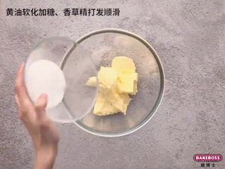 Snowberry chocolate crown, elegant and noble like a crown, so delicious that it sparks endless imagination.