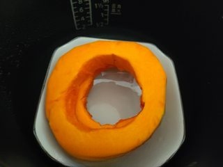 Pumpkin puree bread